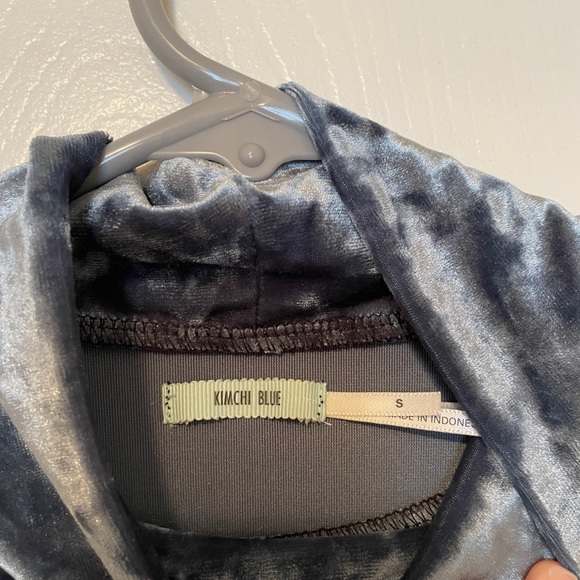 Urban Outfitters Kimchi Blue Silver-Blue Crushed Velvet Turtleneck Dress - Picture 4 of 4